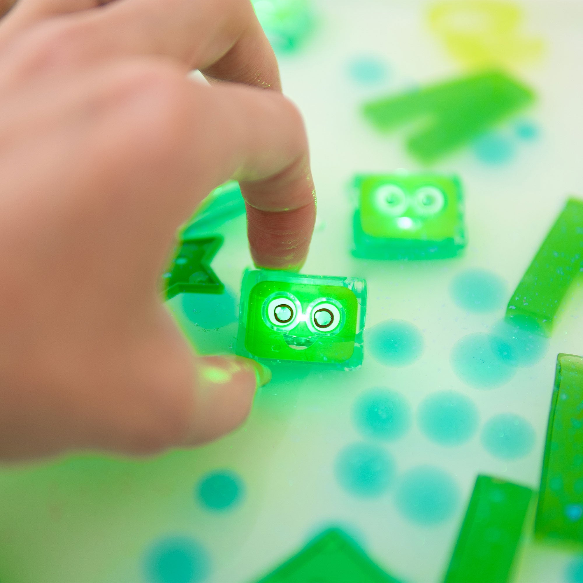 Glo Pals - Light Up Cubes 4pk - Pippa - Green - Image 2
