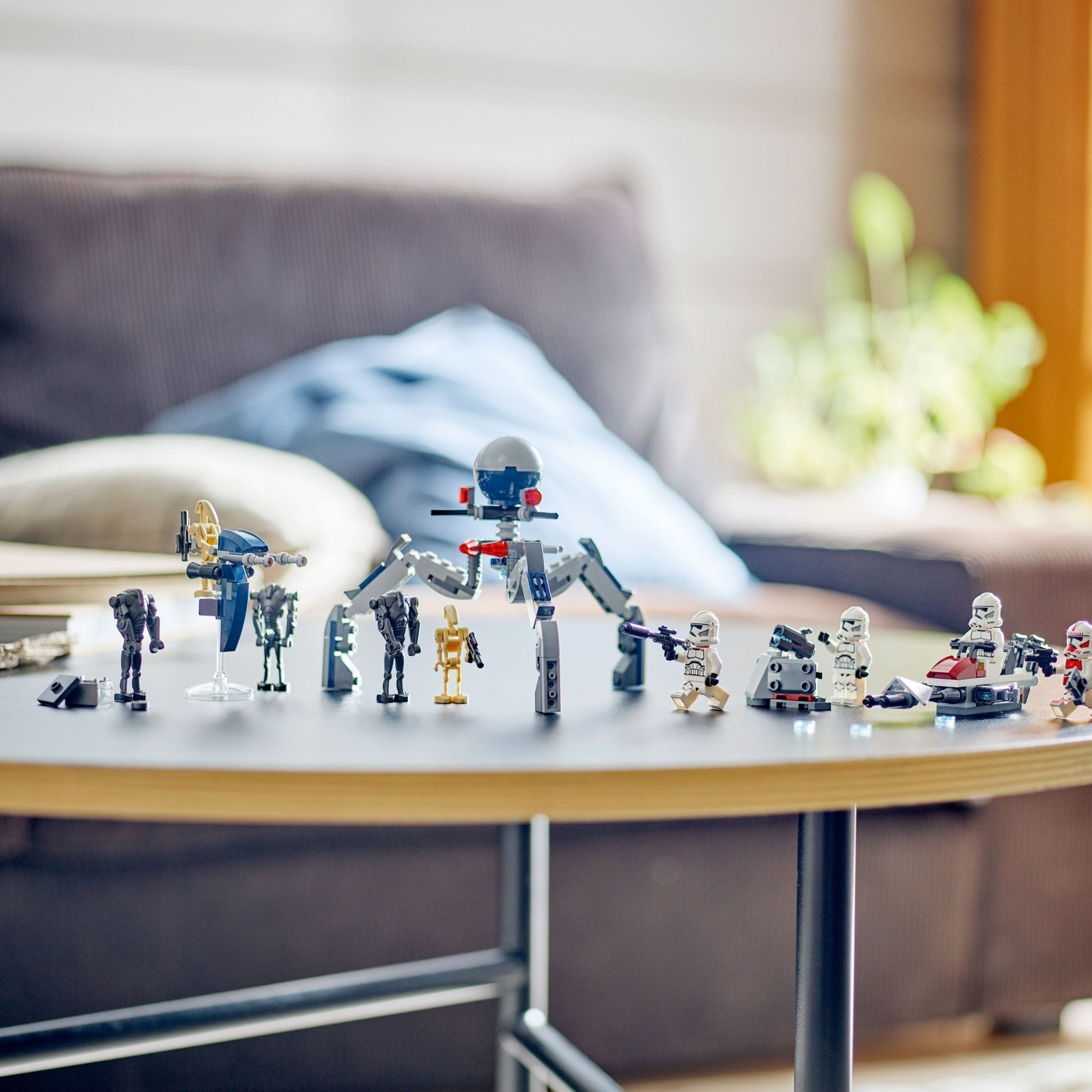 LEGO® Star WarsTM Clone TrooperTM & Battle DroidTM Battle Pack 75372 - Image 2