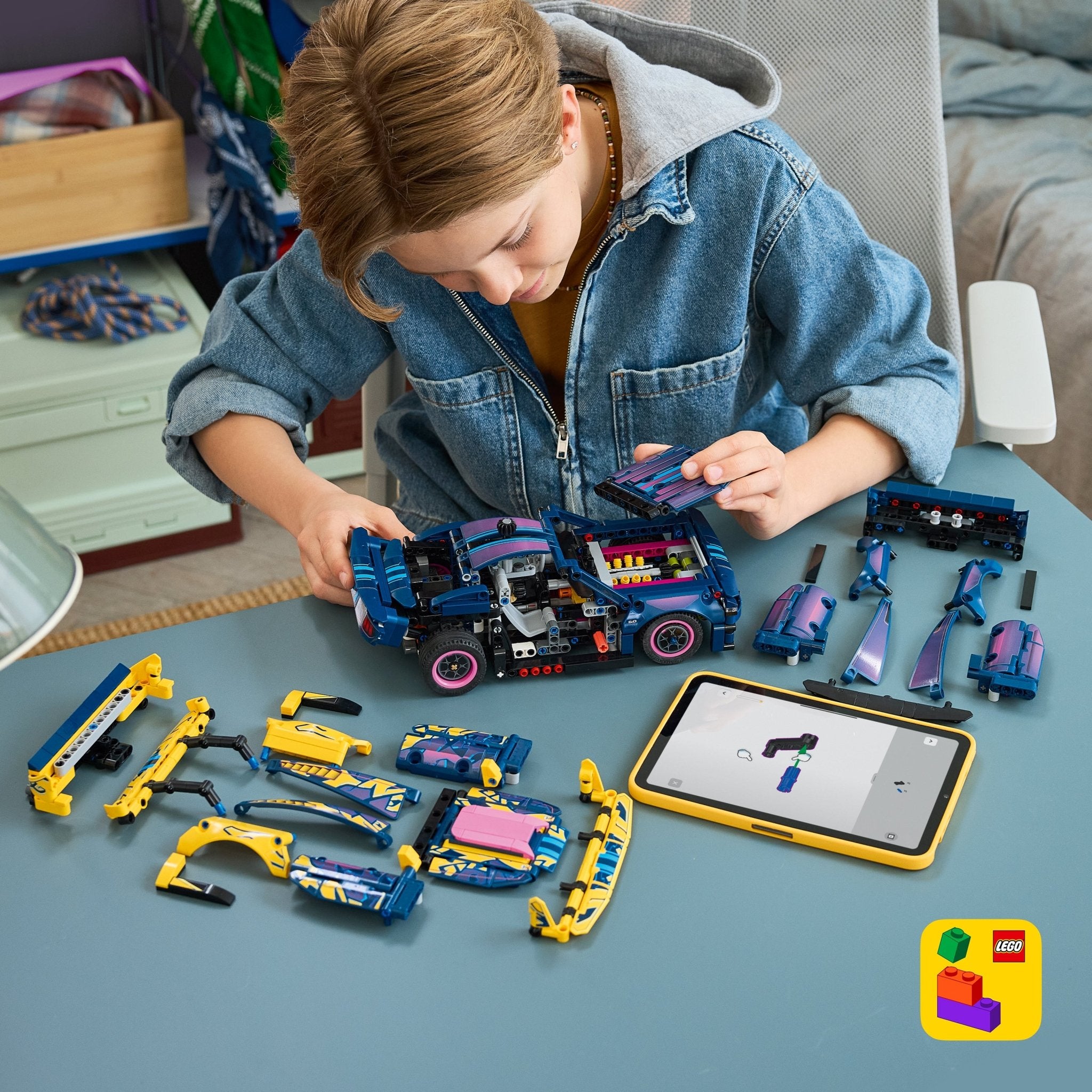 LEGO® Technic Custom Garage Ford Mustang GT Car 42236 - Image 3
