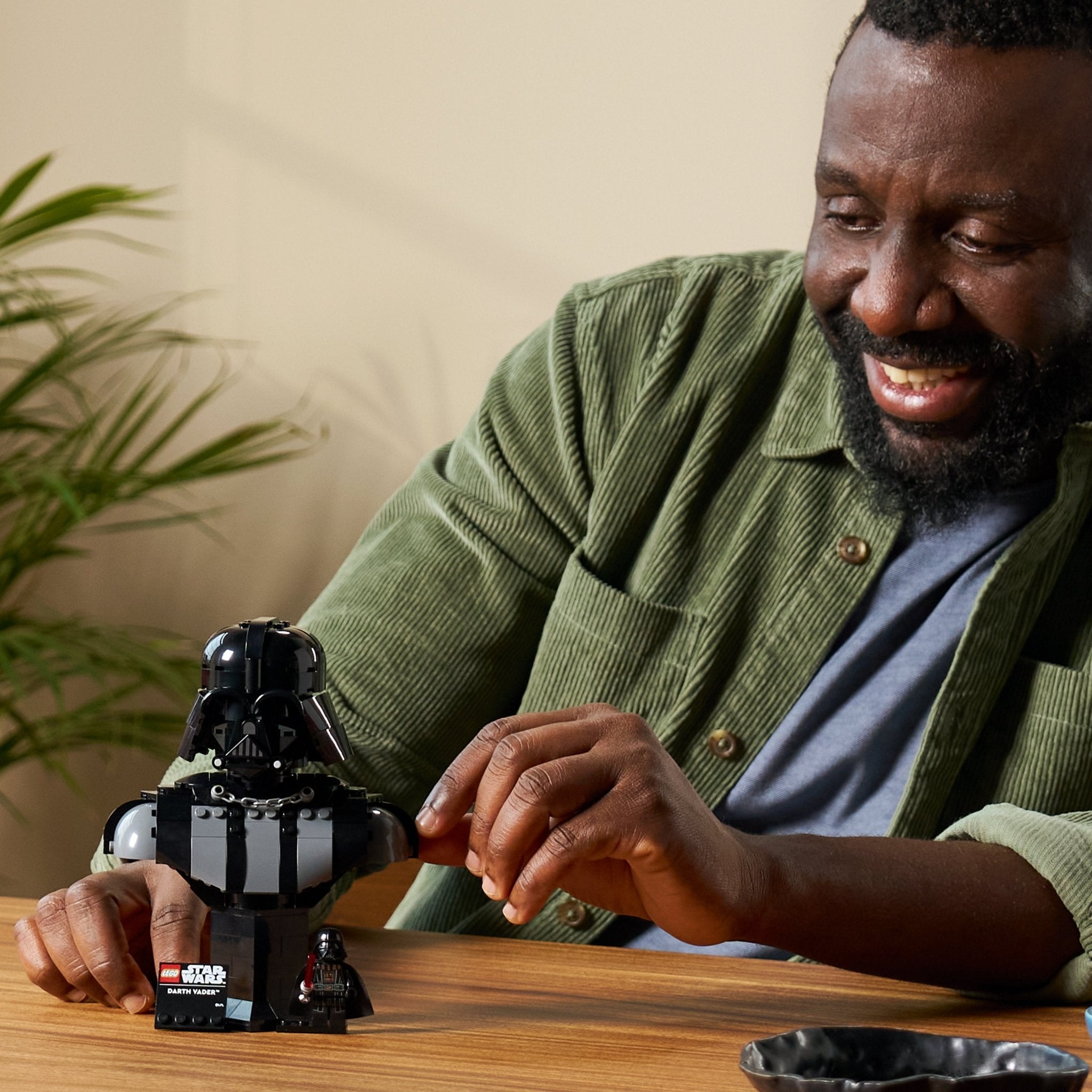 LEGO® Star Wars Darth Vader Bust 75439 - Image 4
