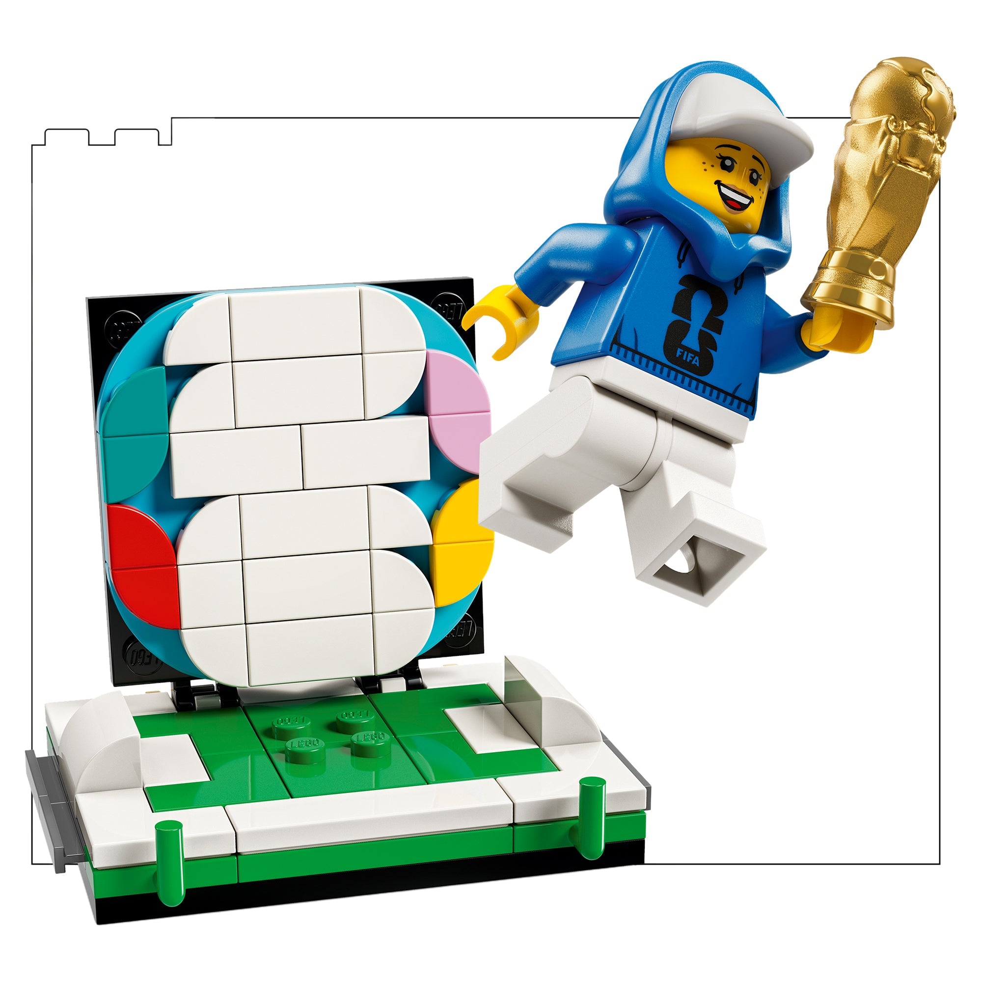 LEGO® Editions FIFA World Cup Official Trophy 43020 - Image 6