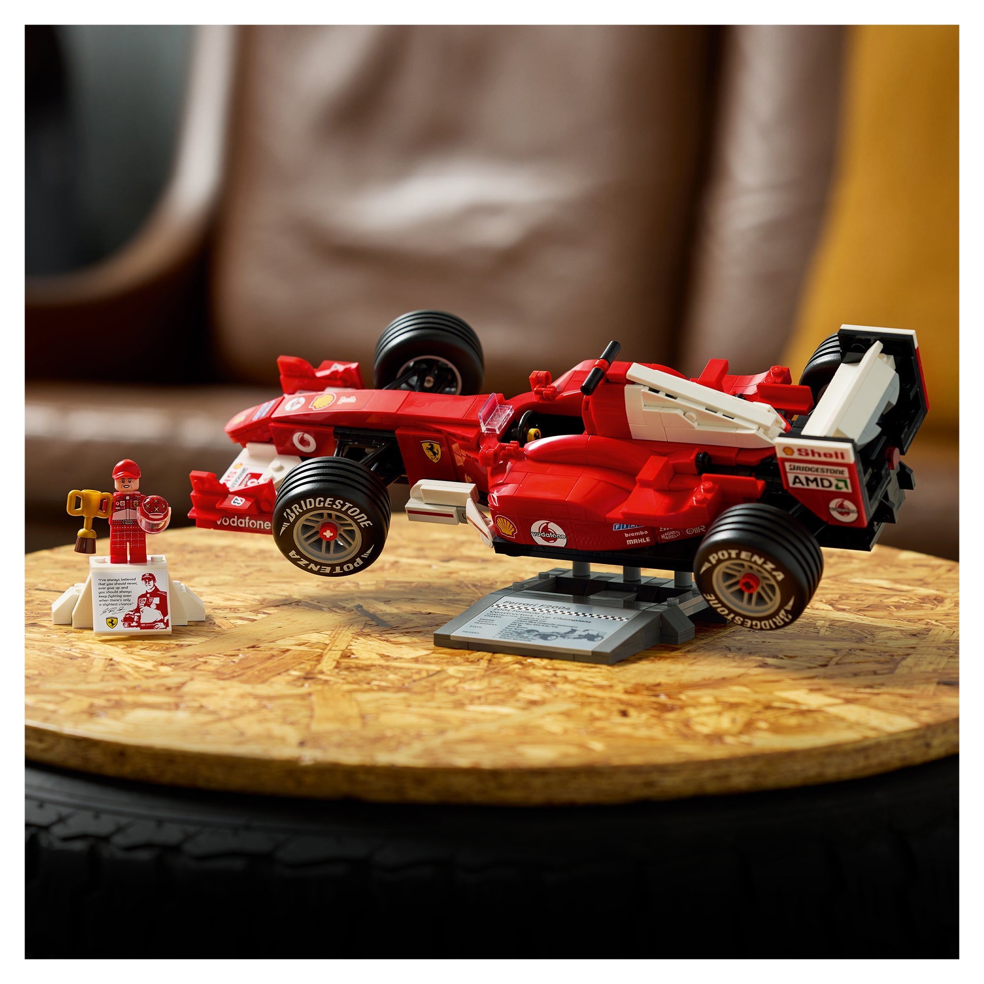 LEGO® Formula 1 LEGO® Icons Ferrari F2004 & Michael Schumacher 11375 - Image 7