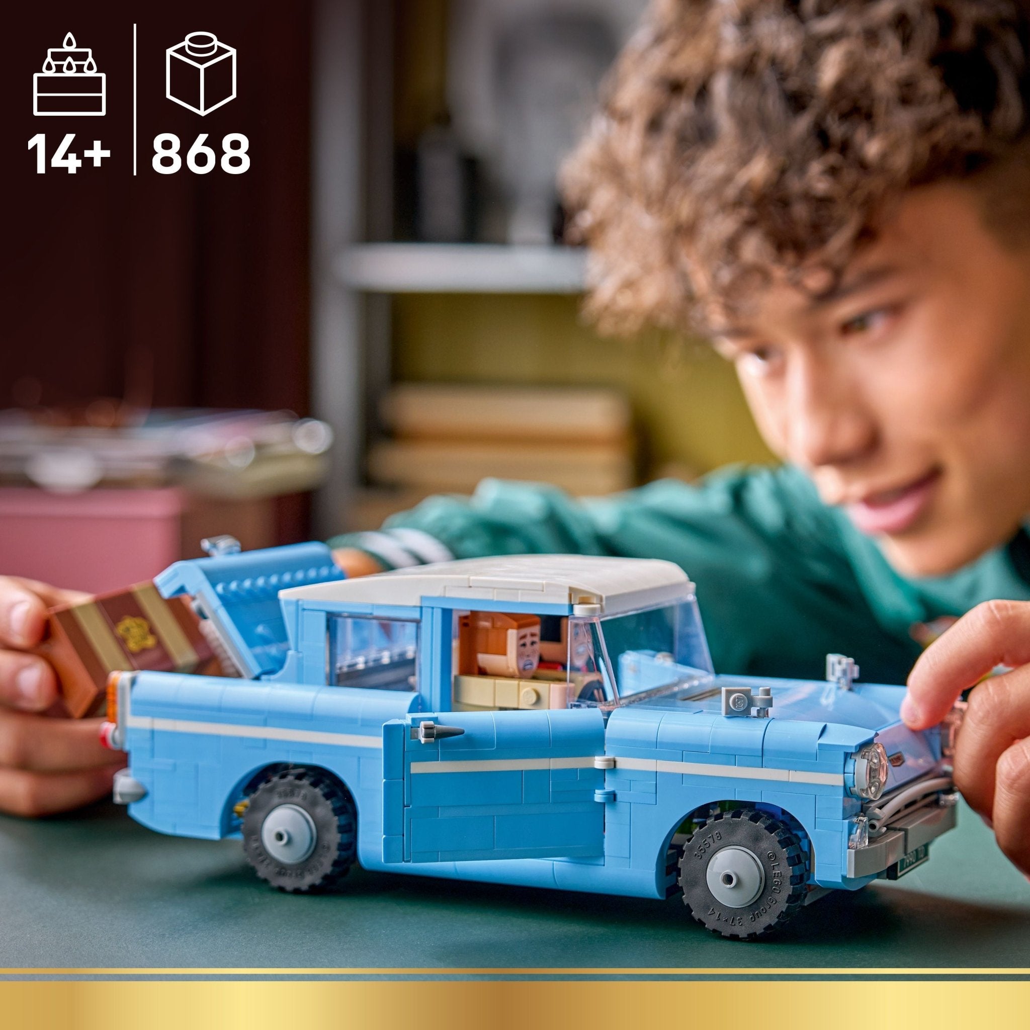 LEGO® Harry Potter LEGO® Enchanted Flying Ford Anglia 76470 - Image 2