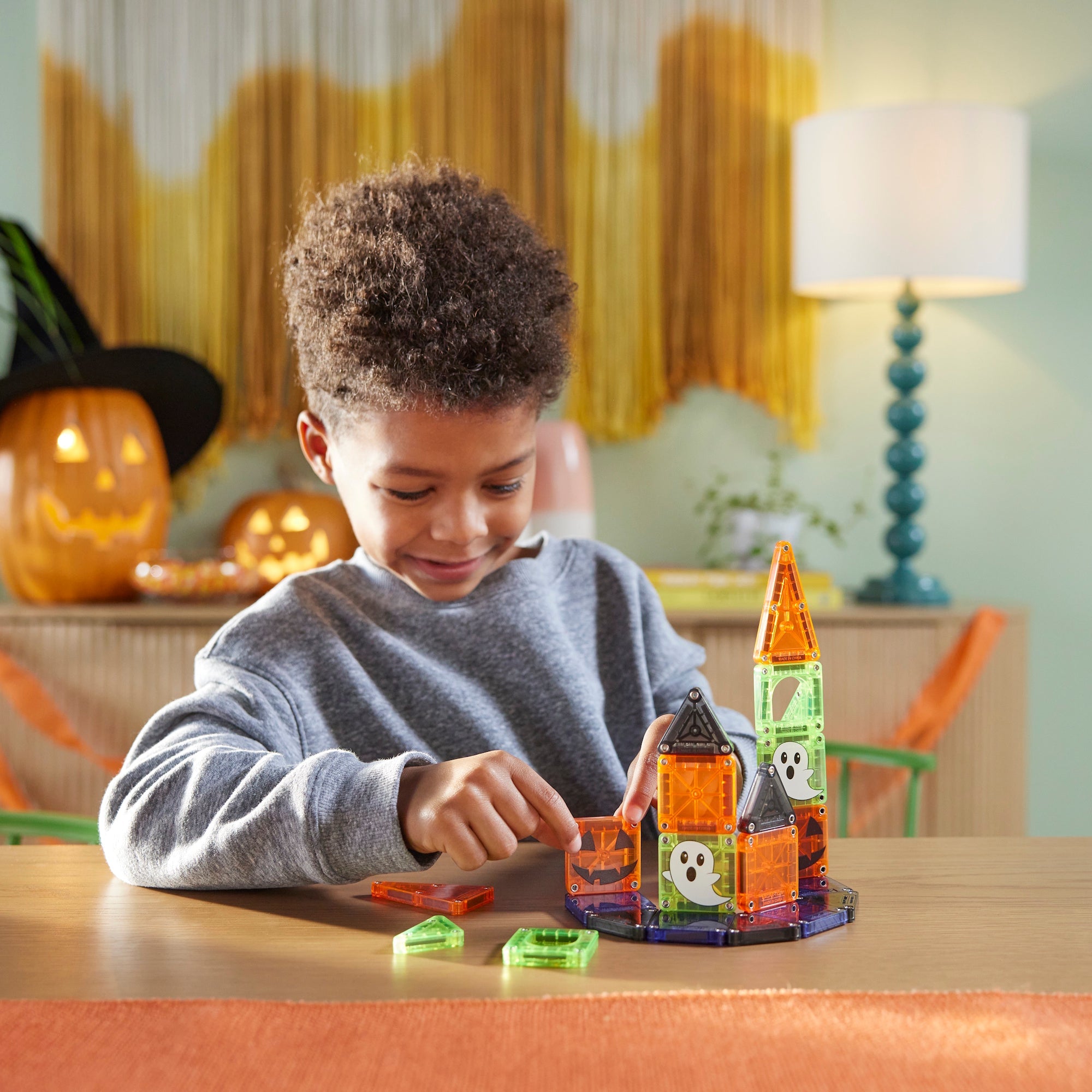 The Original MAGNA-TILES® microMAGS Spooky Travel Set 24-Piece - Image 4