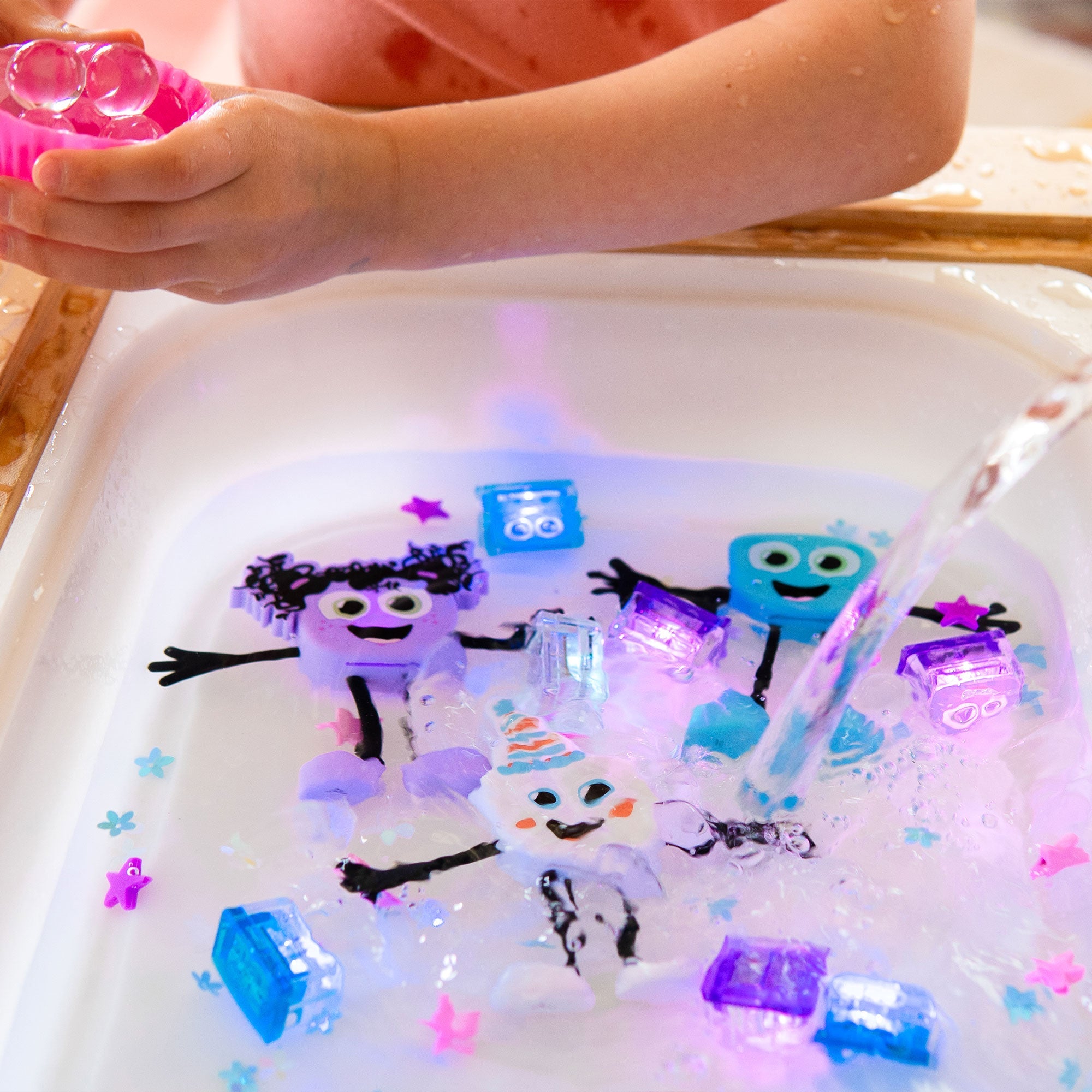 Glo Pals - Light Up Cubes 4pk - Party Pal - White - Image 6