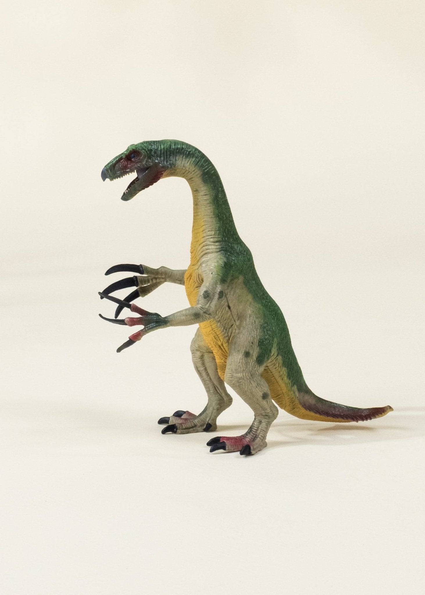 Coco Village Therizinosaurus Dinosaur in a Collectible Box - Image 3