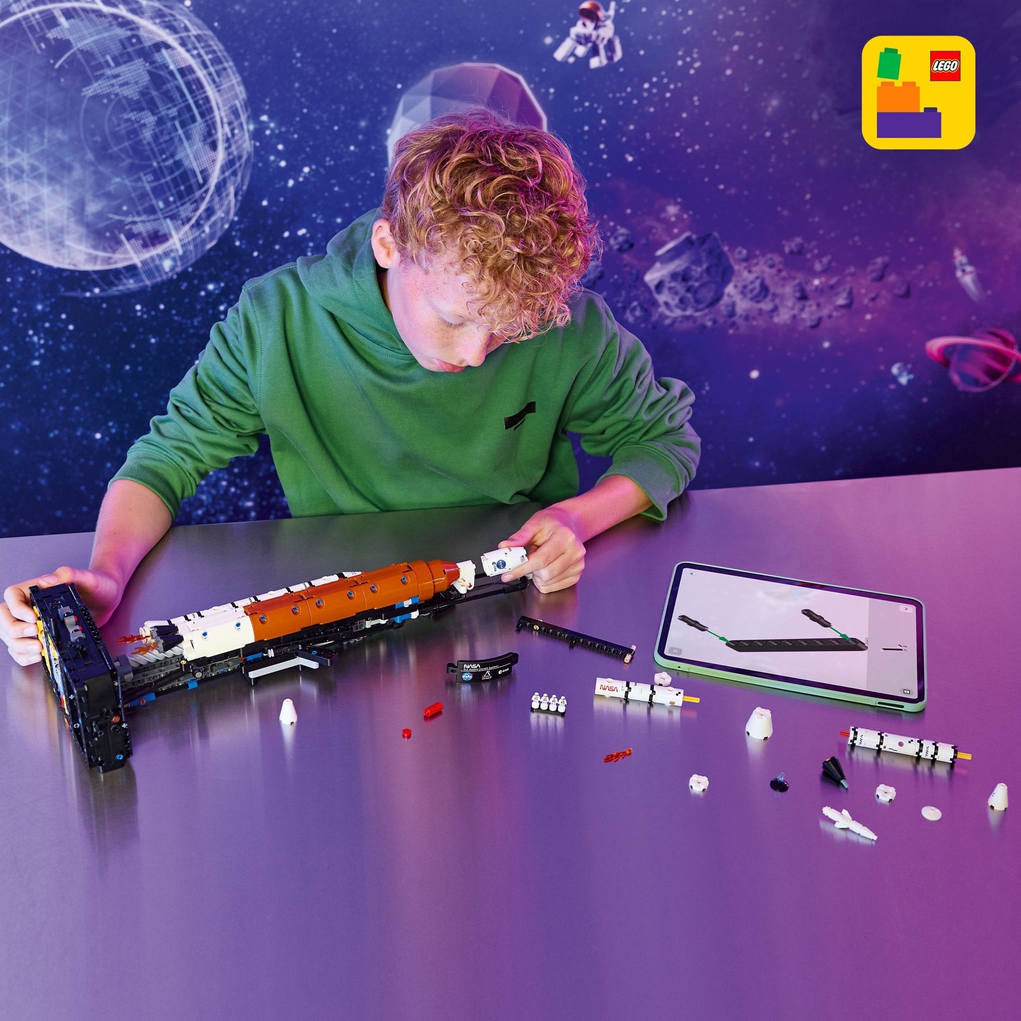 LEGO® Technic LEGO® NASA Artemis Space Launch System Rocket 42221 - Image 6