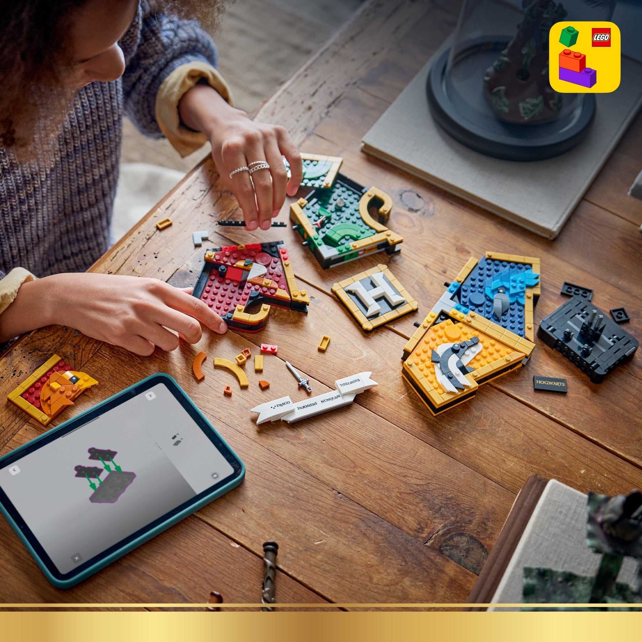 LEGO® Harry Potter Hogwarts House Crest 76462 - Image 6