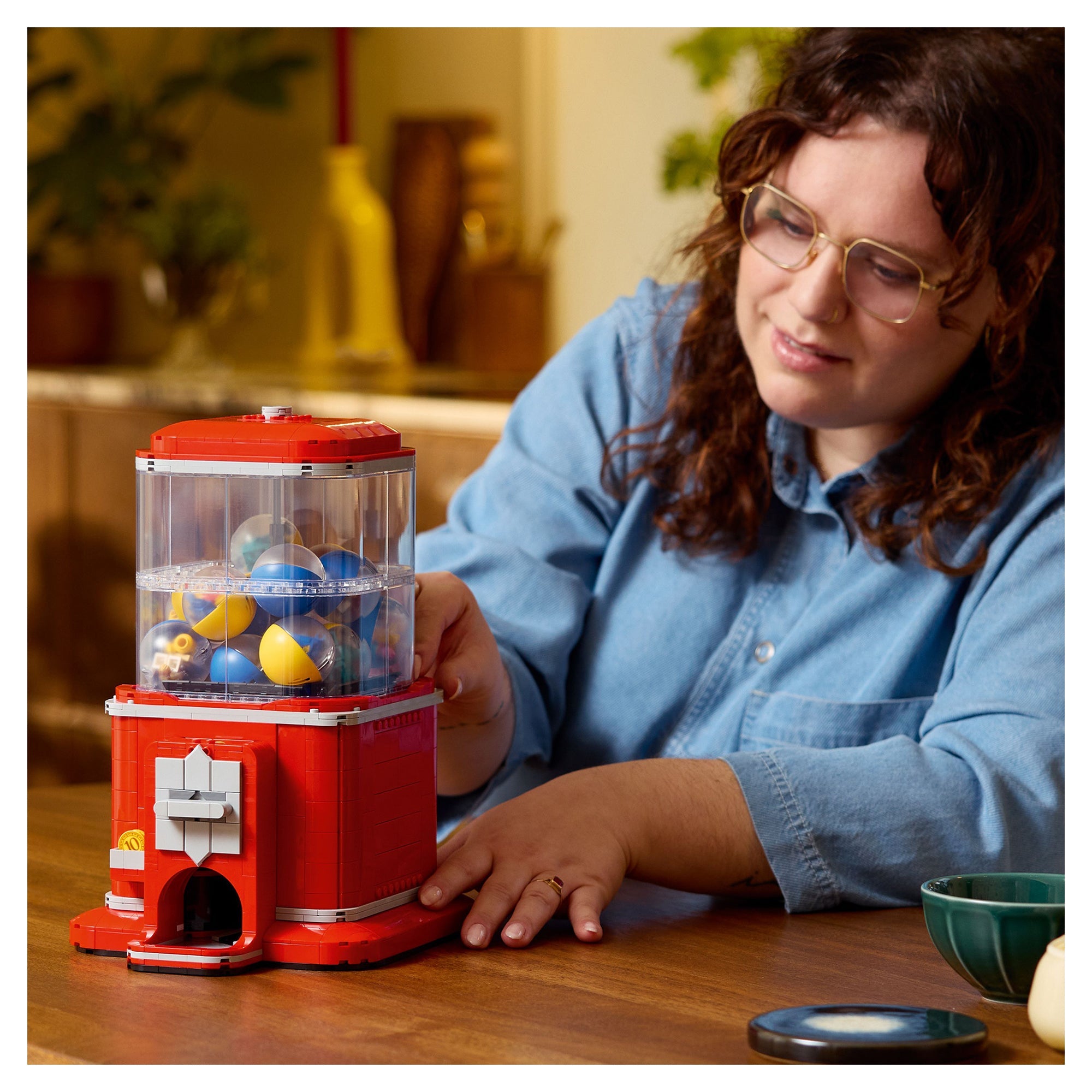LEGO® Ideas Minifigure Vending Machine 21358 - Image 3