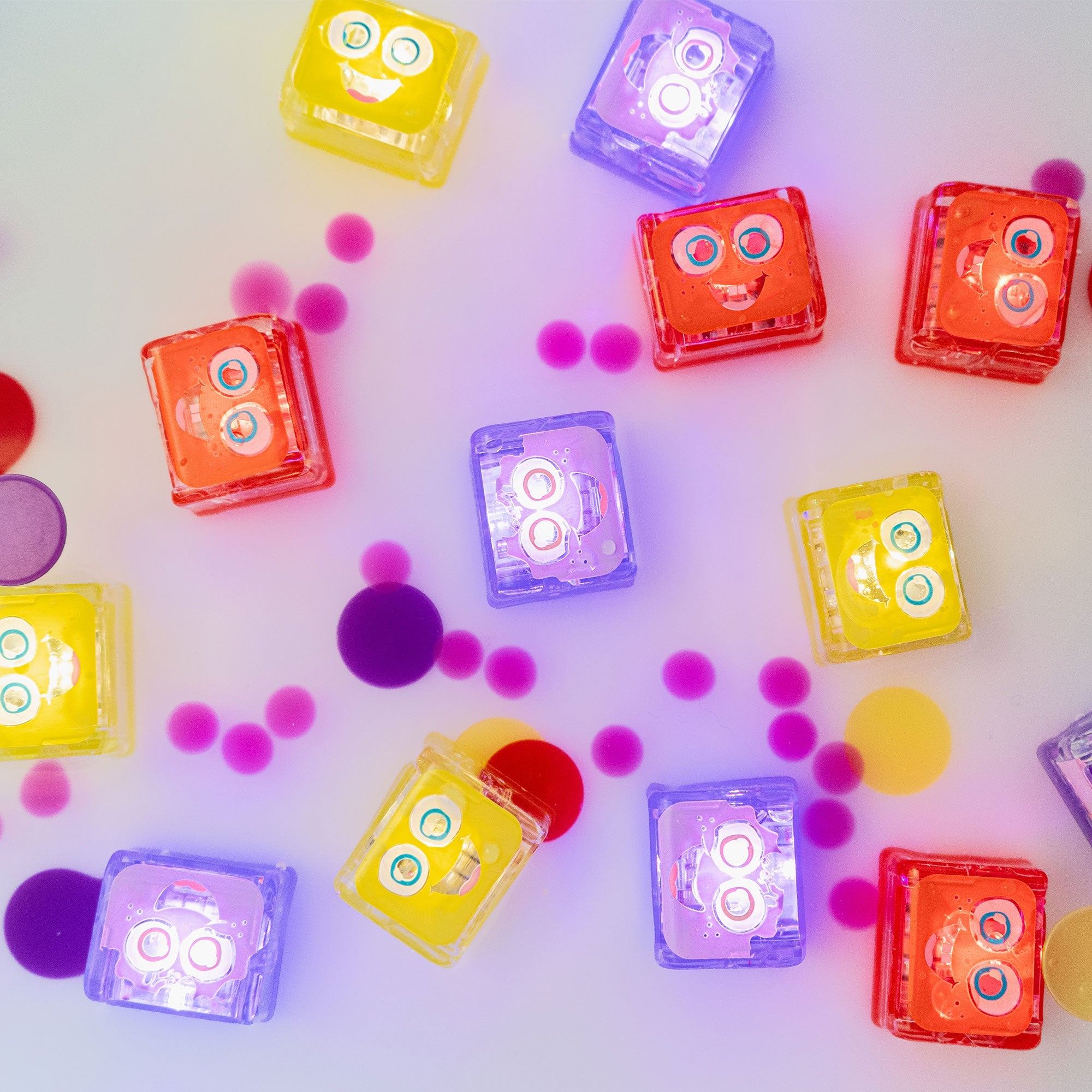 Glo Pals - Light Up Cubes 4pk - Sammy - Red - Image 3