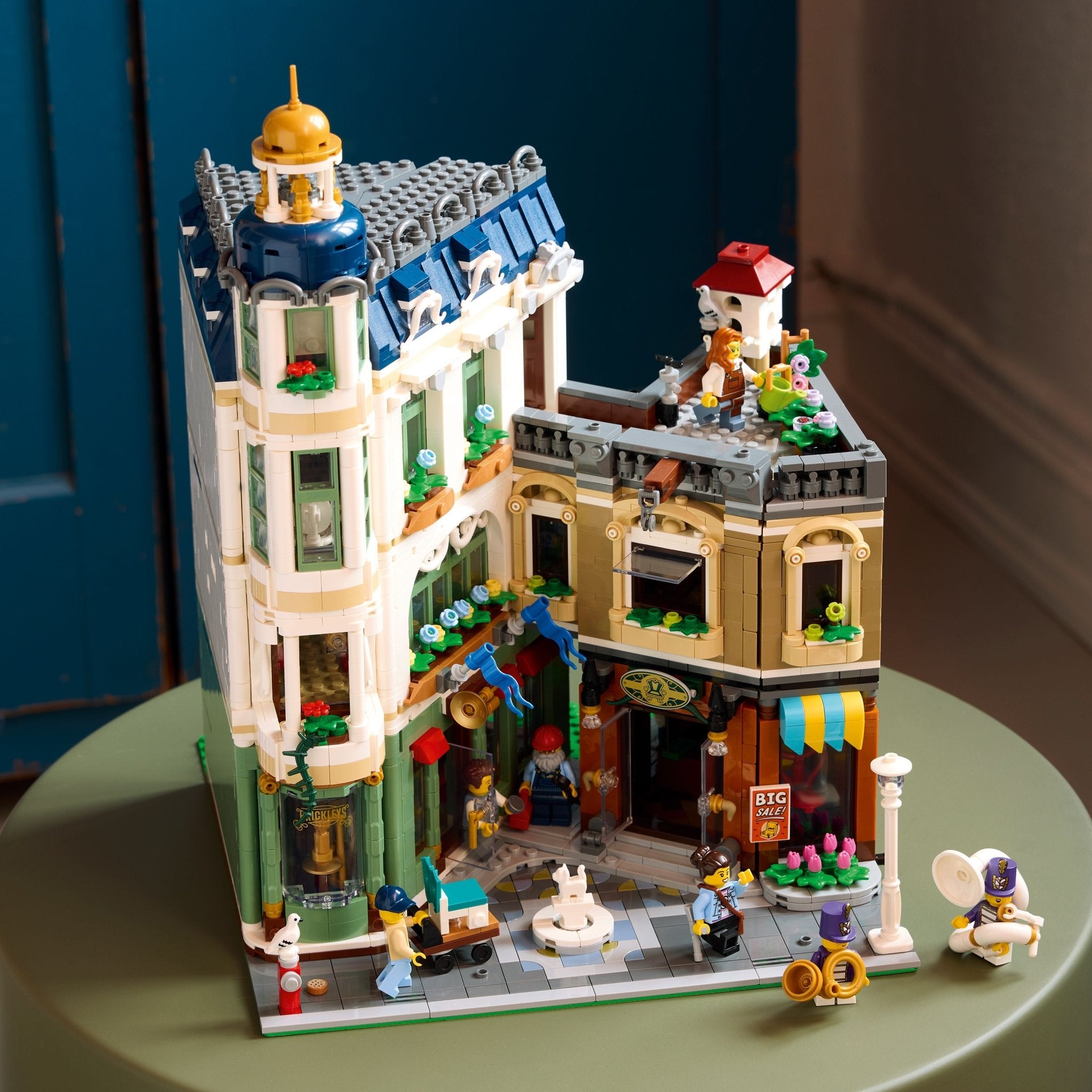 LEGO® Icons Shopping Street Building Set 11371 - Image 7