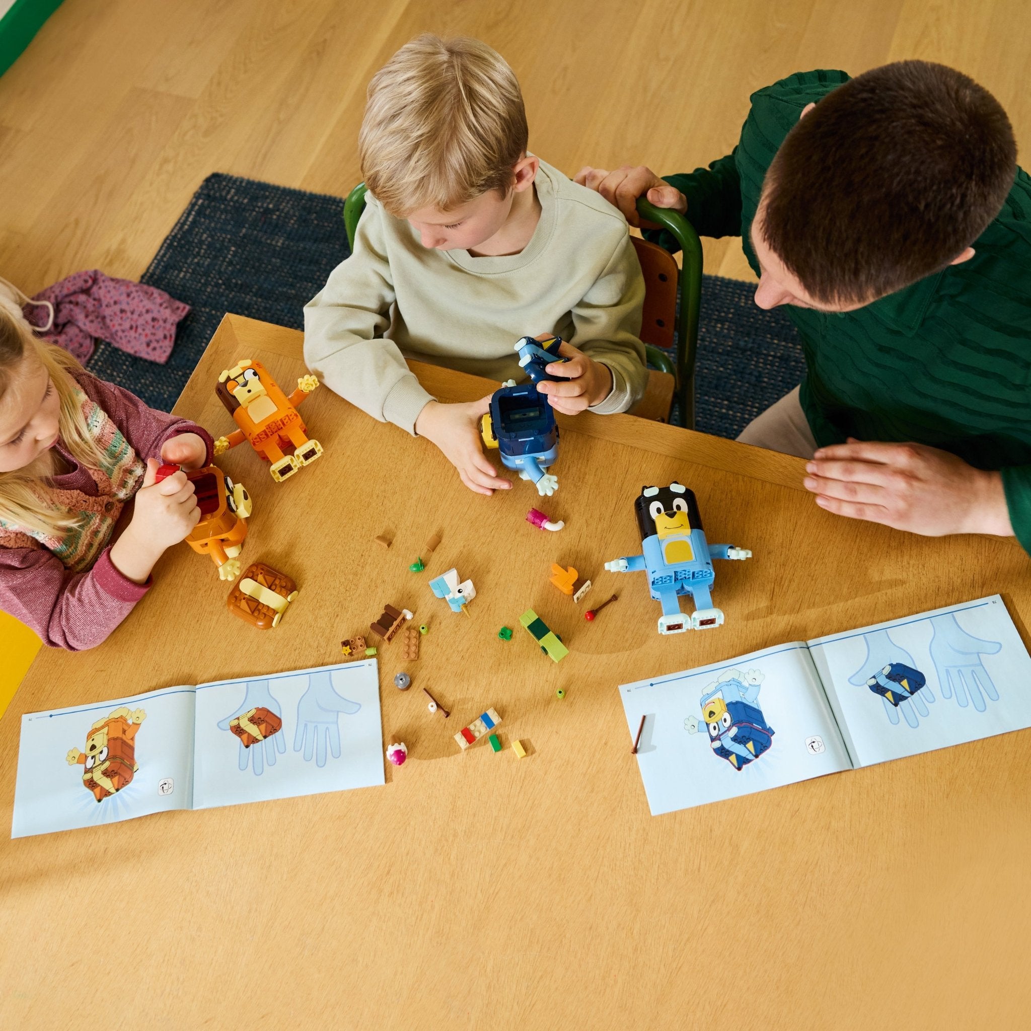 LEGO® Bluey Brick-Built Bluey Family 11217 - Image 5