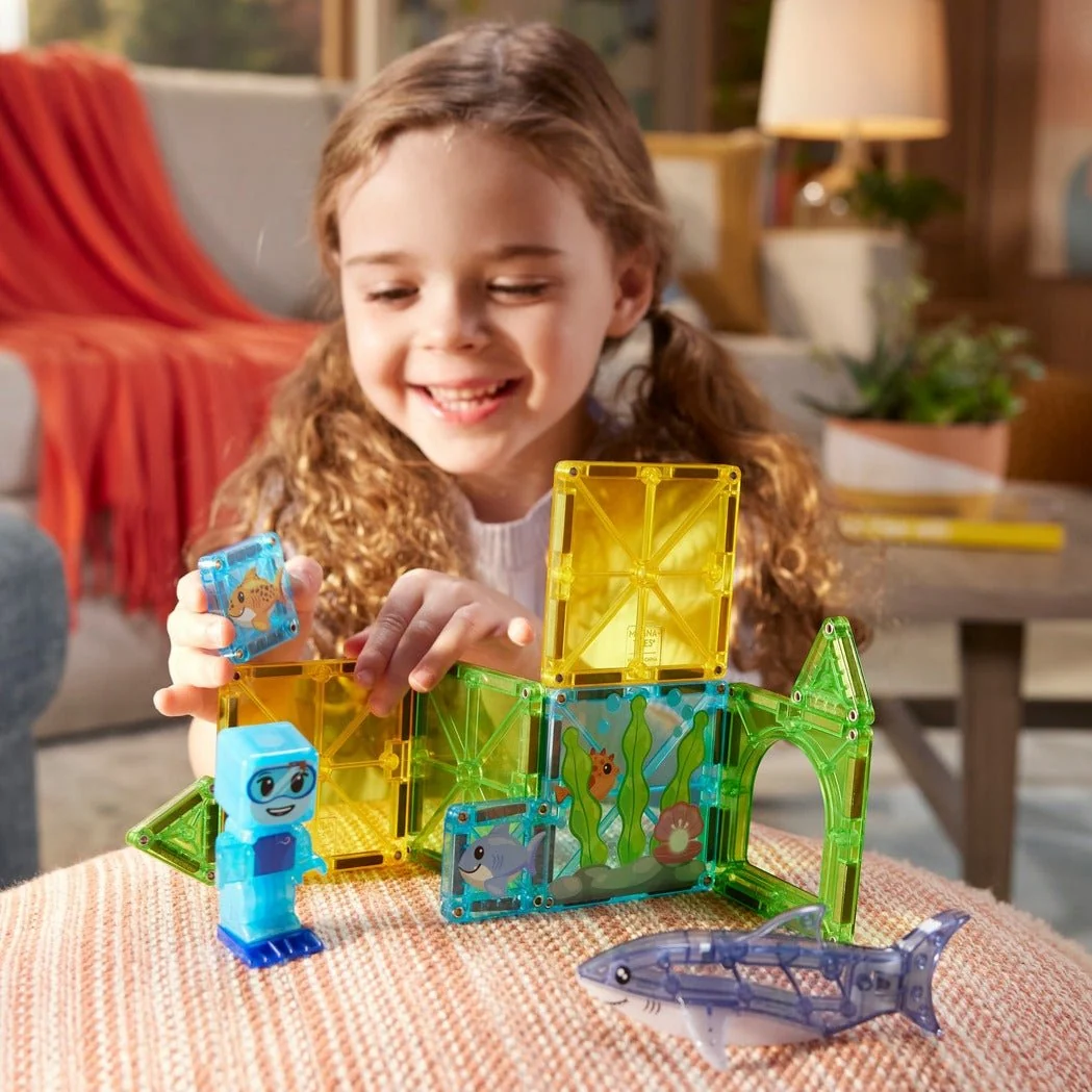 The Original MAGNA-TILES® Shark Dive 13-Piece - Image 4
