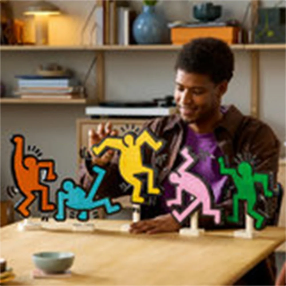 LEGO® Art Keith Haring – Dancing Figures Living Room Decor 31216 - Image 4