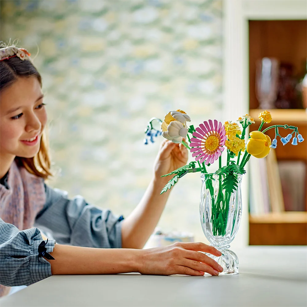 LEGO® Botanicals Petite Sunny Bouquet 10347 - Image 4