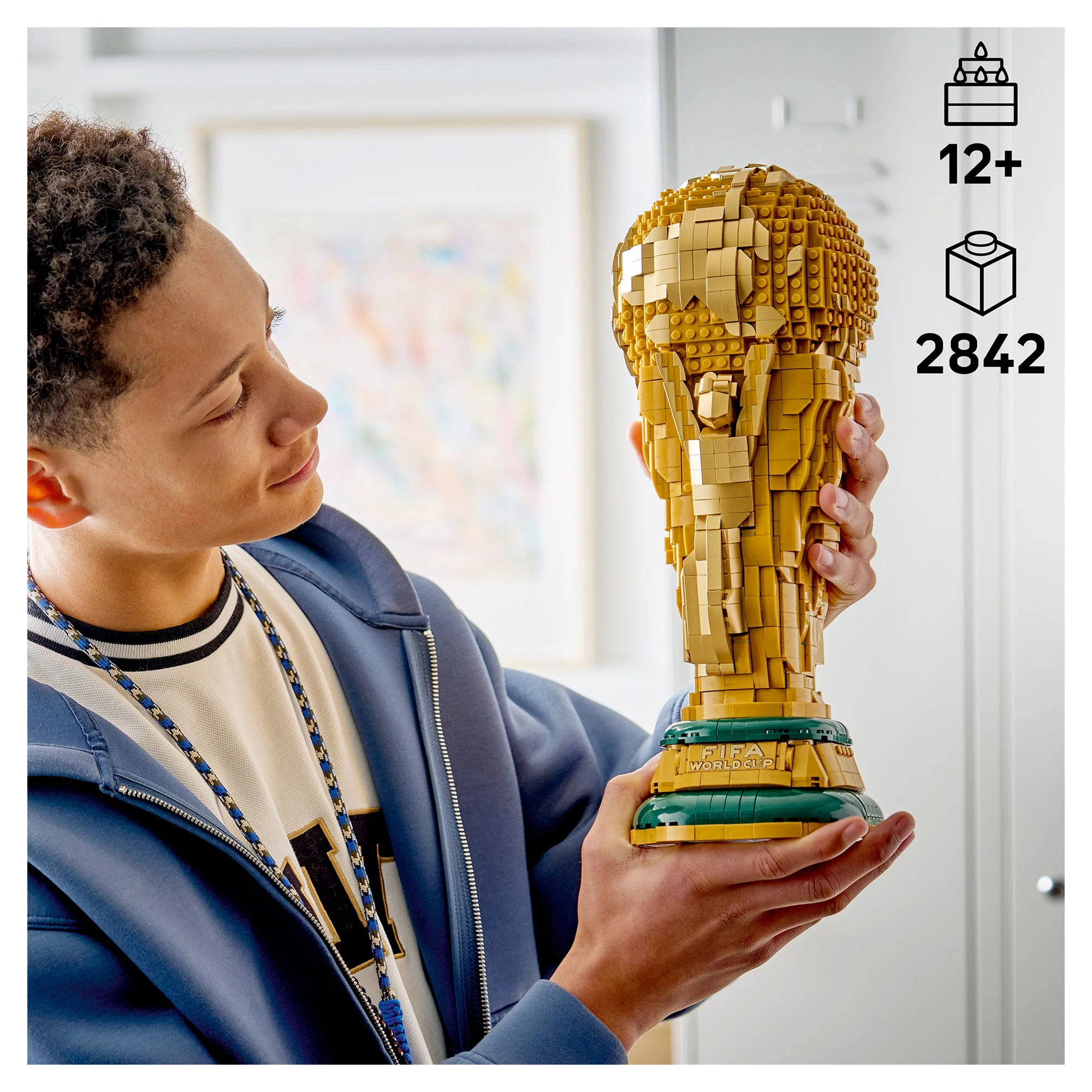 LEGO® Editions FIFA World Cup Official Trophy 43020 - Image 3