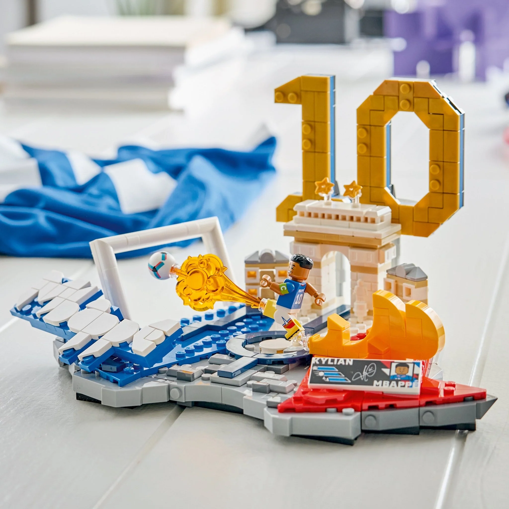LEGO® Editions Kylian Mbappé – Soccer Highlights 43013 - Image 6