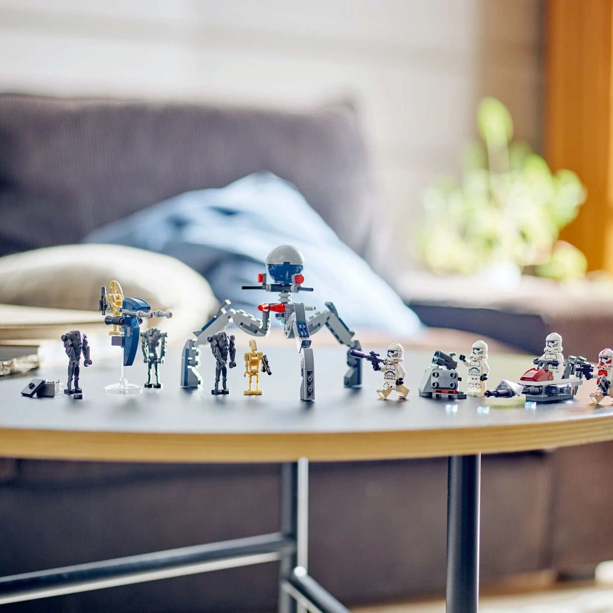 LEGO® Star WarsTM Clone TrooperTM & Battle DroidTM Battle Pack 75372 - Image 12