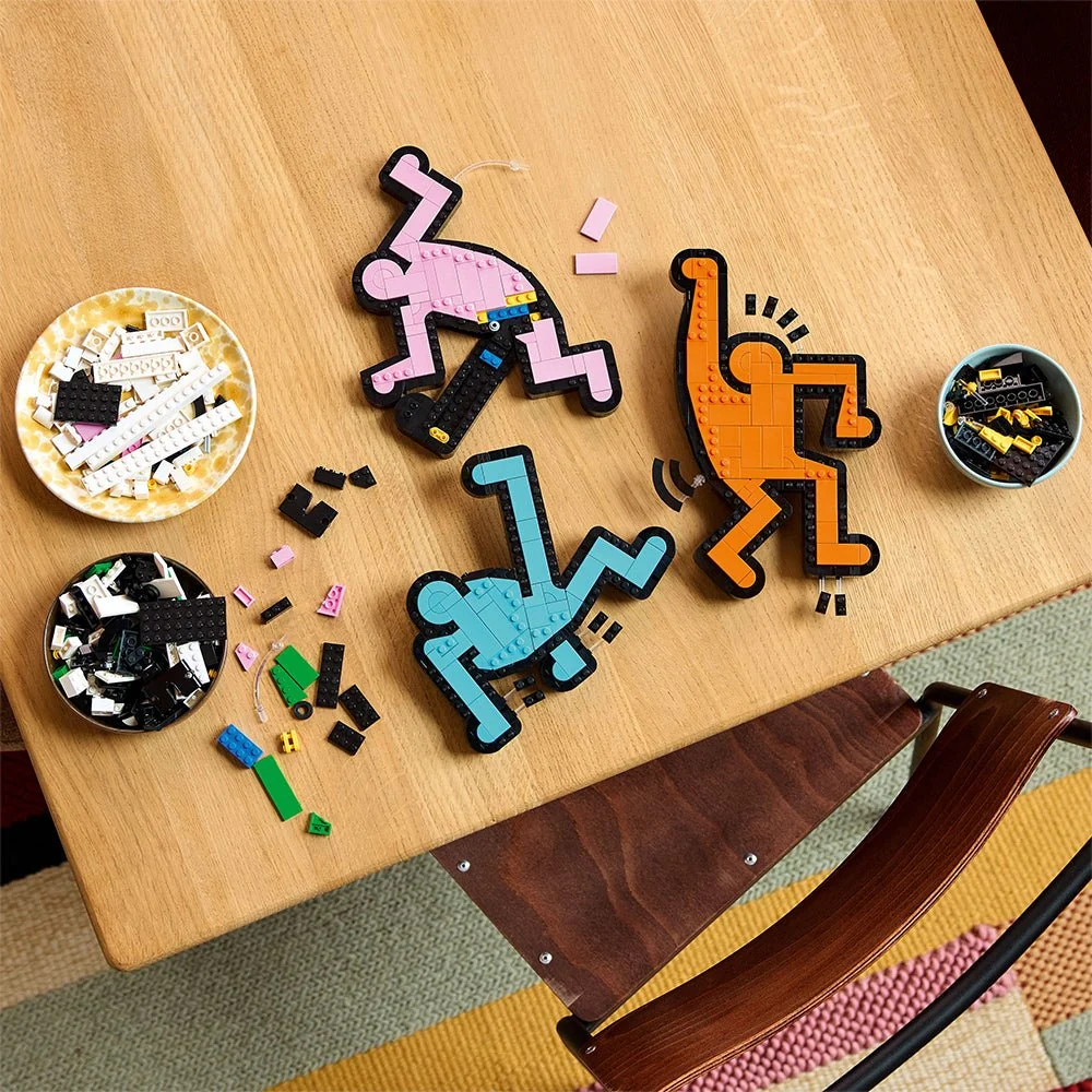 LEGO® Art Keith Haring – Dancing Figures Living Room Decor 31216 - Image 3