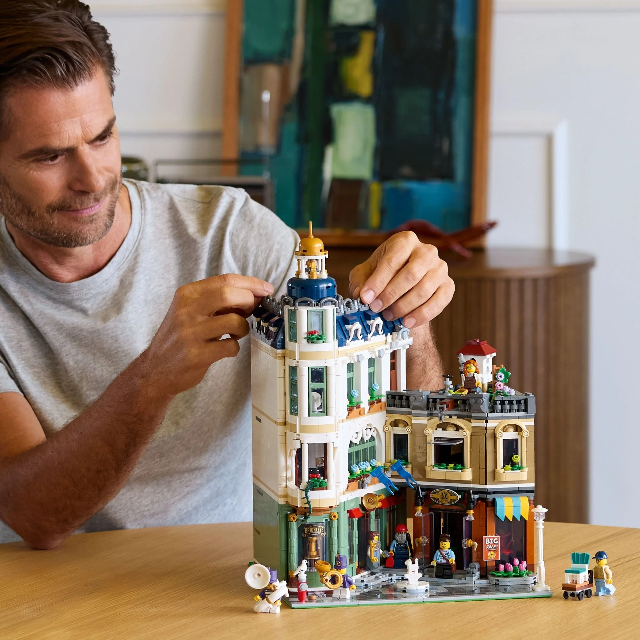 LEGO® Icons Shopping Street Building Set 11371 - Image 3