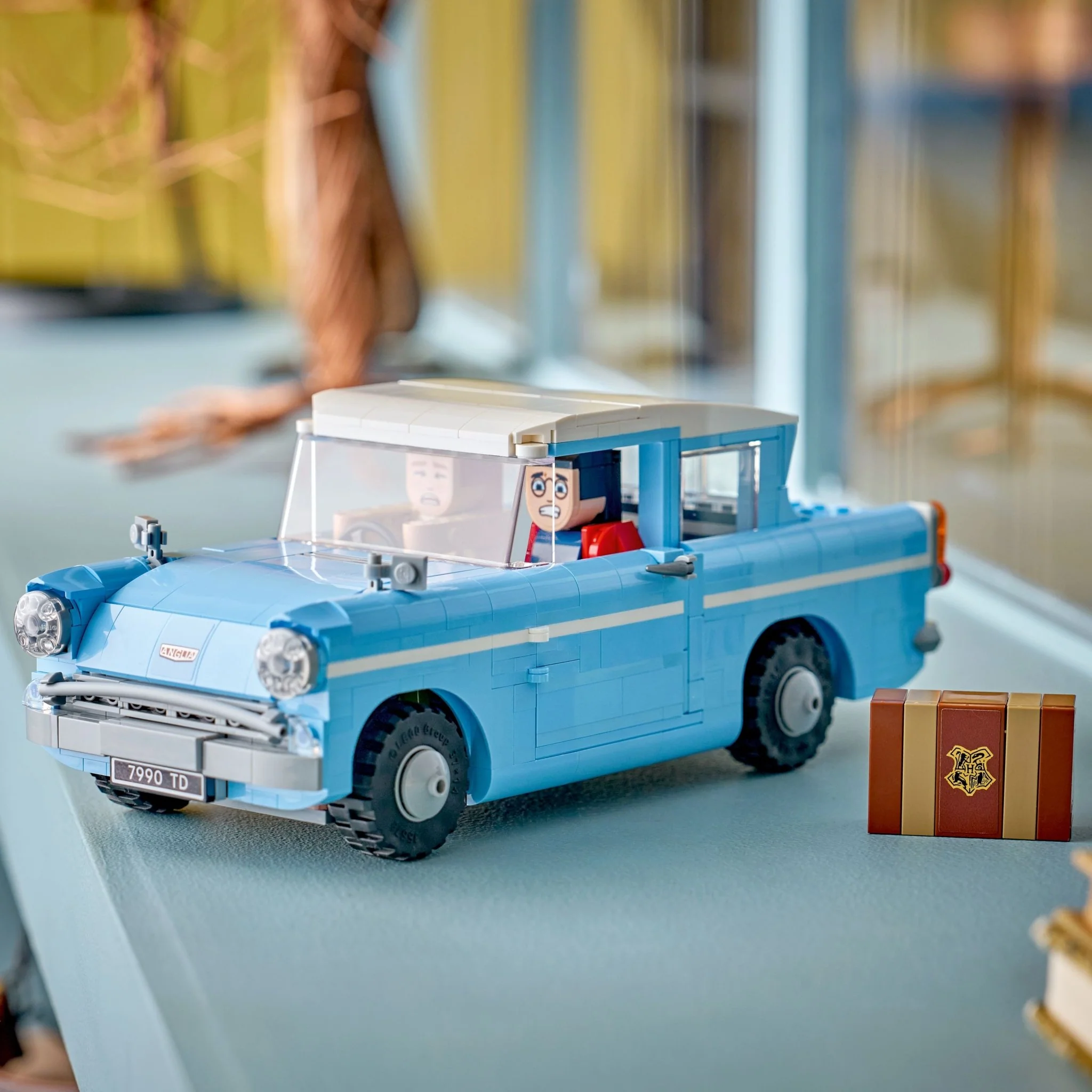 LEGO® Harry Potter LEGO® Enchanted Flying Ford Anglia 76470 - Image 4